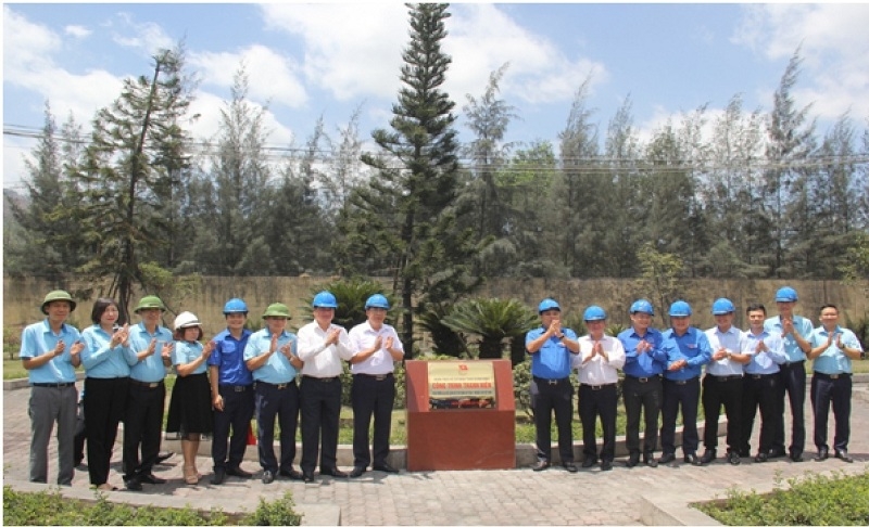 Lễ gắn biển Công trình “Khuôn viên vườn cây thanh niên” chào mừng Đại hội Đảng bộ Tập đoàn Công nghiệp Than - Khoáng sản Việt Nam lần thứ III, nhiệm kỳ 2020-2025