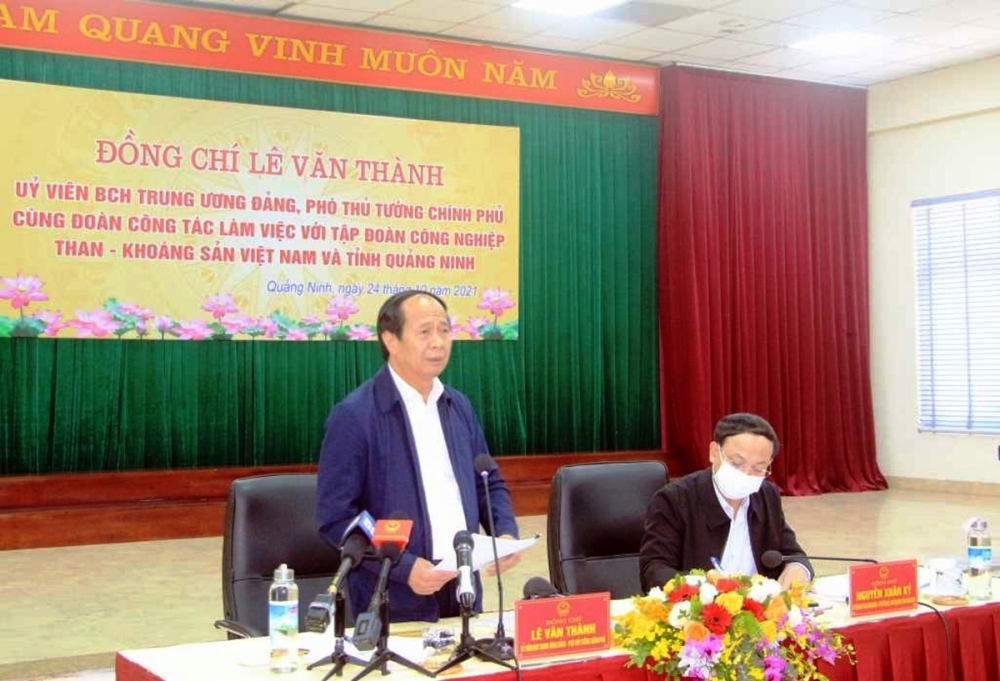 Phó Thủ tướng Chính phủ Lê Văn Thành tin tưởng chỉ trong một thời gian ngắn nữa, Quảng Ninh sẽ có hạ tầng giao thông, đô thị, dịch vụ du lịch rất mới, đáp ứng nhu cầu phát triển bền vững (Ảnh Cổng TTĐT Quảng Ninh)