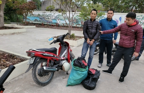 Quảng Ninh: Tạm giữ đối tượng sản xuất, buôn bán pháo nổ trái phép