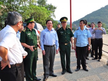 Bộ trưởng Vũ Huy Hoàng kiểm tra công tác chống buôn lậu tại Lạng Sơn