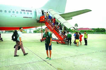 Charter flights take off in Vietnam