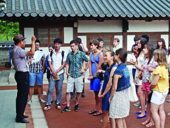 Tour guide rating piloted in Vietnam