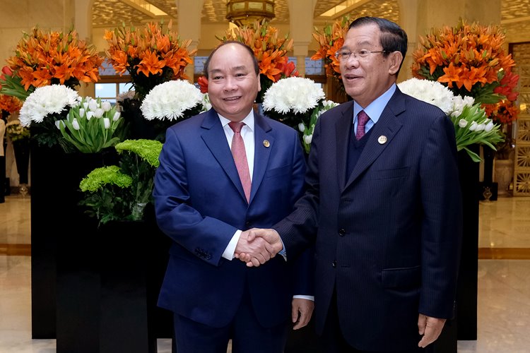 Thủ tướng Nguyễn Xuân Phúc gặp Thủ tướng Campuchia, Tổng thống Indonesia