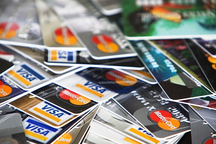 Nợ thẻ tín dụng tại Mỹ đột ngột tăng cao