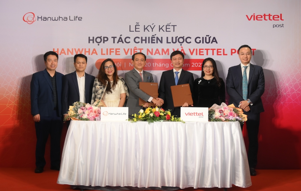 Hanwha Life Việt Nam và Viettel Post hợp tác phân phối bảo hiểm