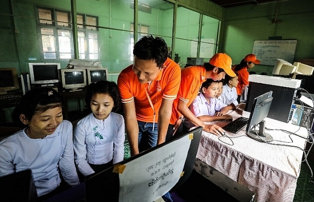 Viettel chính thức triển khai công nghệ SIM điện tử tại Lào