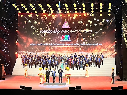 Doanh nghiệp chuyển đổi số nhận giải thưởng Sao Vàng Đất Việt