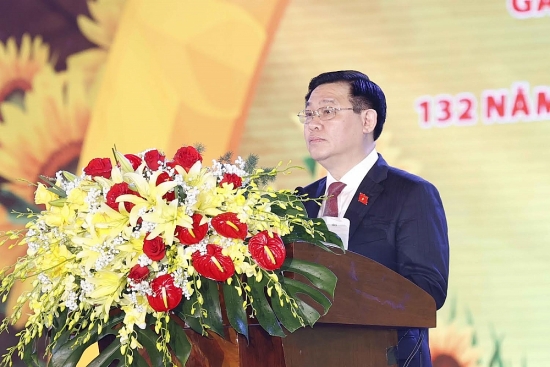 Chủ tịch Quốc hội Vương Đình Huệ: Đưa Trà Vinh sớm trở thành trung tâm năng lượng sạch, năng lượng tái tạo