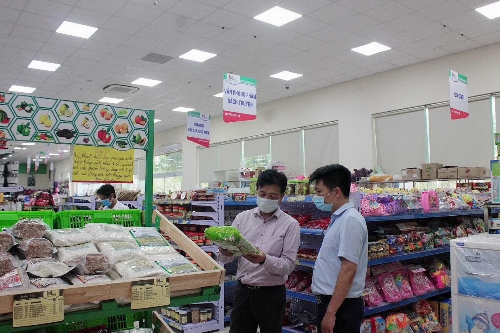 Lực lượng chức năng kiểm tra công tác bảo đảm an toàn thực phẩm tại các siêu thị trên địa bàn tỉnh Thái Bình