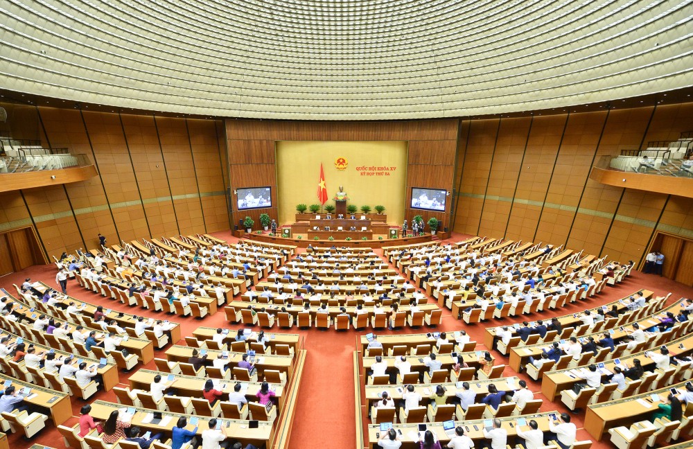 Quốc hội thảo luận ở hội trường về kế hoạch phát triển kinh tế - xã hội