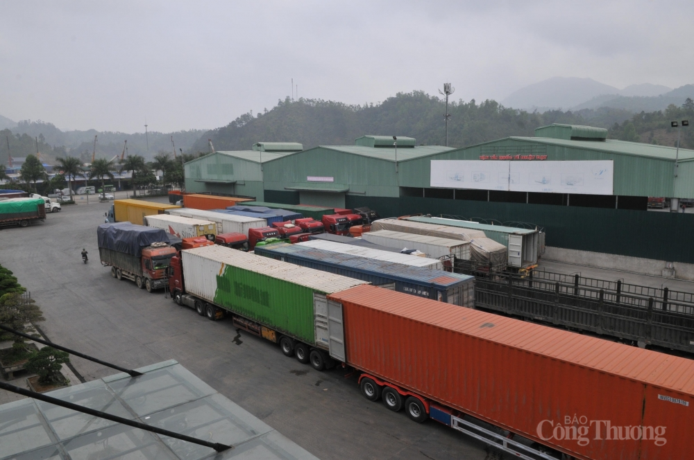 Hơn 700 xe hàng thông quan qua các cửa khẩu Lạng Sơn trong 1 ngày