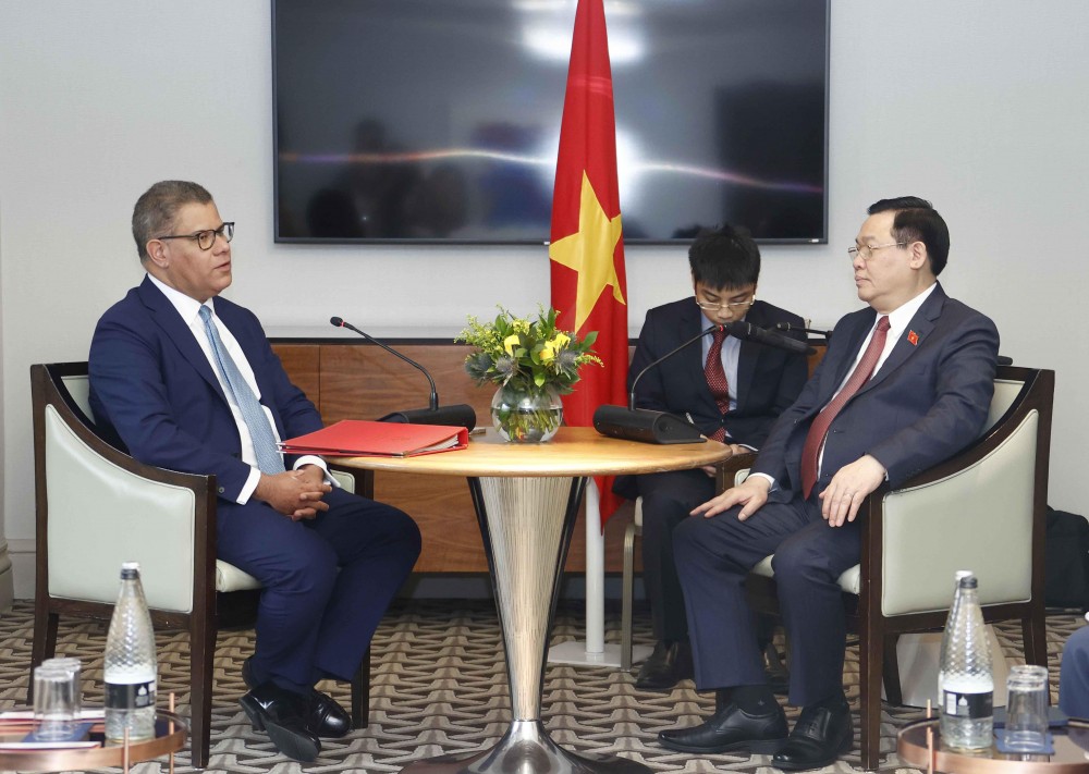 Bộ trưởng Chính phủ Anh ấn tượng với quyết tâm của Việt Nam trong chuyển đổi năng lượng sạch