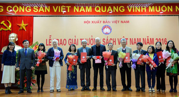 Nhà xuất bản Khoa học và kỹ thuật đạt giải thưởng sách Việt Nam 2016