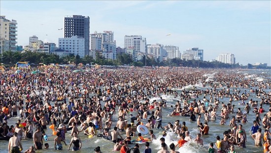 Thanh Hóa: Clip quay cảnh xả thải bẩn ra bãi biển Sầm Sơn là không đúng sự thật