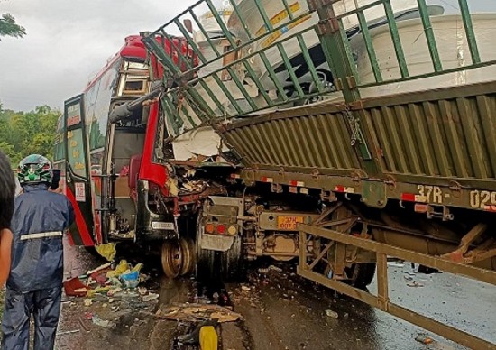 Thanh Hóa: Tai nạn giao thông khiến 1 người chết, 4 người bị thương
