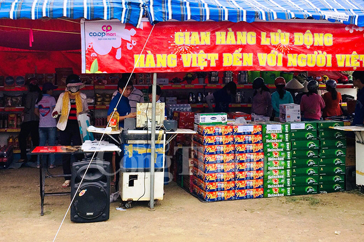 Khánh Hòa- Những phiên chợ Tết đưa hàng Việt về nông thôn
