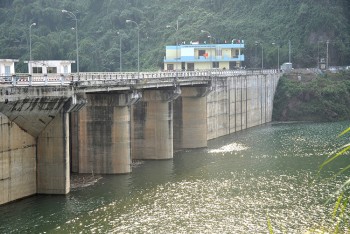 Hy sinh lợi ích để chống hạn