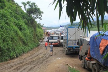 Thanh toán trong thương mại biên giới tại Lào Cai: Doanh nghiệp gặp khó