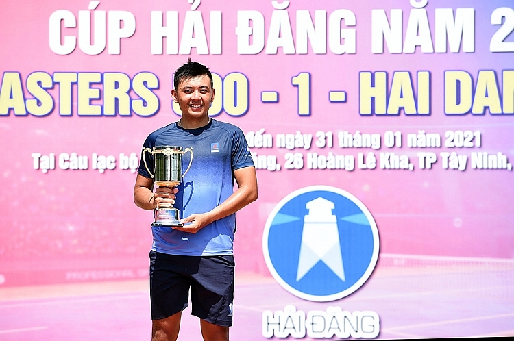 Lý Hoàng Nam nhận Cup vô địch Giải Hải Đăng – 2021