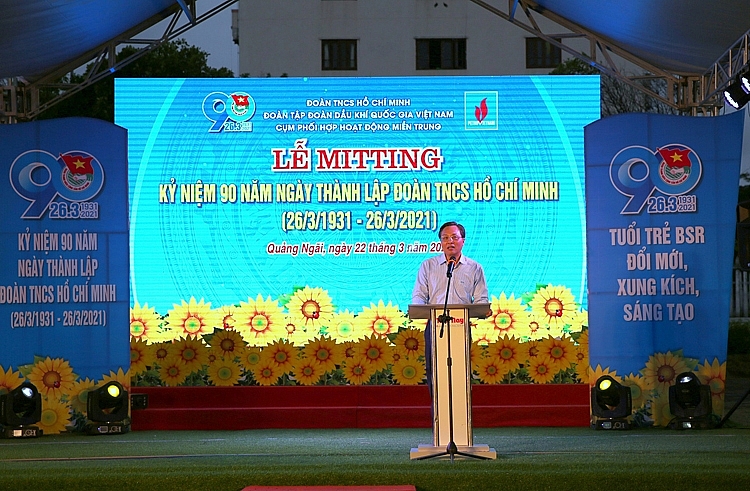 Tổng Giám đốc BSR Bùi Minh Tiến phát biểu với thanh niên Dầu khí cụm miền Trung