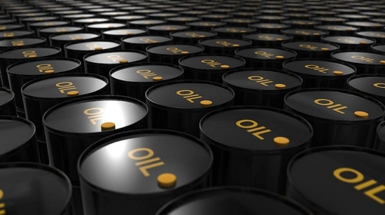 Giá dầu kỳ hạn leo thang trước lo ngại về nguồn cung kéo dài