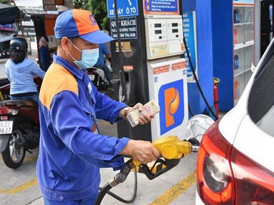 Giá xăng dầu chiều 12/4: Giá xăng giảm gần 850 đồng/lít