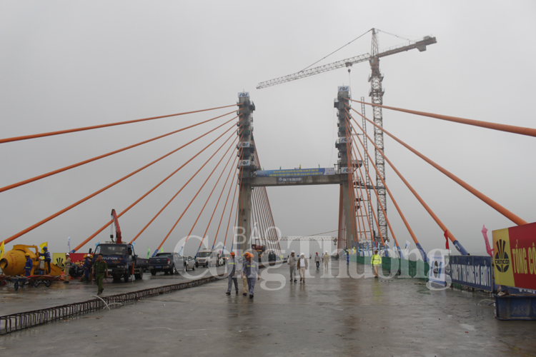 Hợp long cầu Bạch Đằng nối Quảng Ninh - Hải Phòng