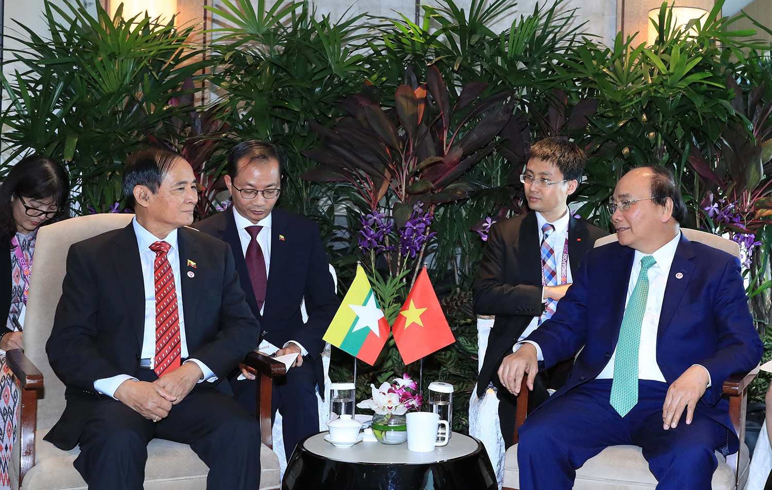 Thủ tướng Nguyễn Xuân Phúc tiếp xúc song phương Tổng thống Indonesia và Myanmar