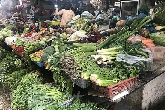 Giá các loại rau xanh tại thị trường Hà Nội duy trì ở mức cao