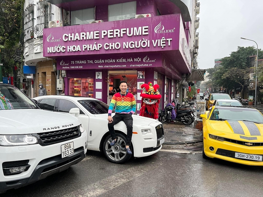 Huấn Hoa Hồng lên tục quảng cáo và bán sản phẩm mỹ phẩm, nước hoa Charme