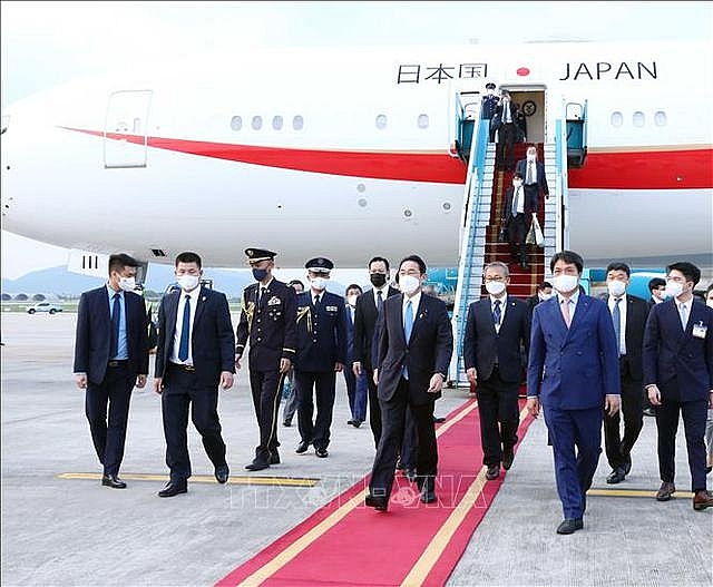 Thủ tướng Nhật Bản Kishida Fumio đến Hà Nội, bắt đầu chuyến thăm chính thức Việt Nam trong 2 ngày 30/4 – 1/5/2022