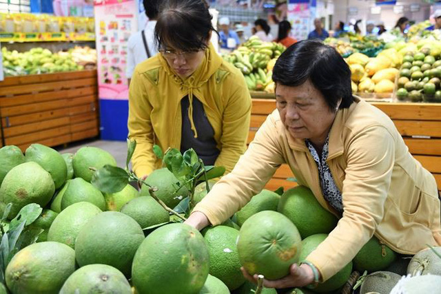 Dân Sài Gòn được mùa trái cây ngon bổ rẻ   - Ảnh 1.