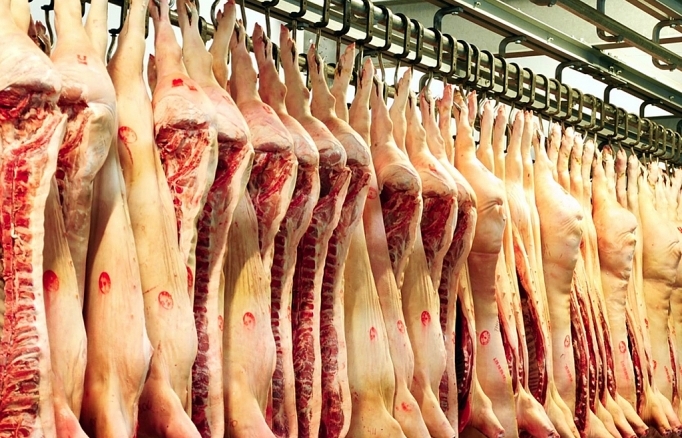 Thị trường toàn cầu xáo trộn vì Trung Quốc cấm nhập khẩu thịt từ Canada