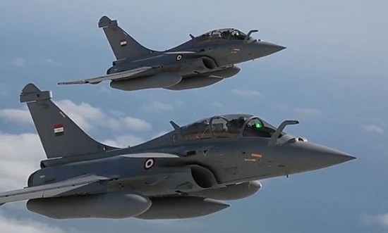 Rơi máy bay chiến đấu tại Ai Cập, phi công may mắn sống sót
