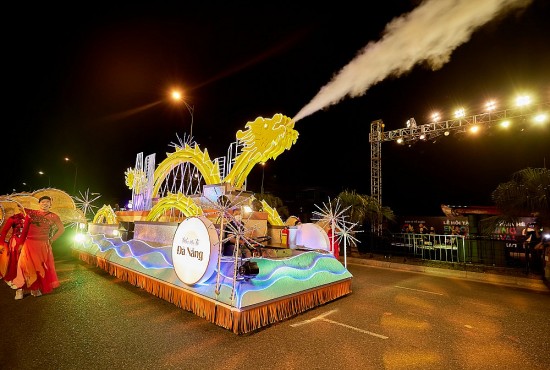 Thành Phố Đà Nẵng “bùng nổ” trong đêm mở màn lễ hội Carnival đường phố Sun Fest