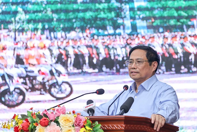 Thủ tướng thăm lực lượng vũ trang tỉnh Đắk Lắk, yêu cầu luôn sẵn sàng chiến đấu ở mức cao nhất - Ảnh 7.