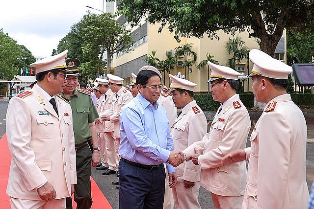 Thủ tướng Chính phủ Phạm Minh Chính tới thăm Công an tỉnh Đắk Lắk