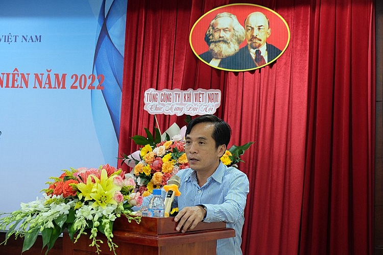 Ông Huỳnh Quang Hải - Phó Tổng giám đốc PV GAS thay mặt lãnh đạo PV GAS phát biểu tại cuộc họp
