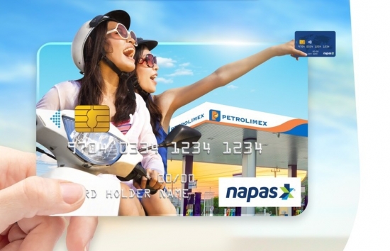 “Hạ nhiệt” giá xăng giảm ngay 20% khi thanh toán bằng thẻ Napas