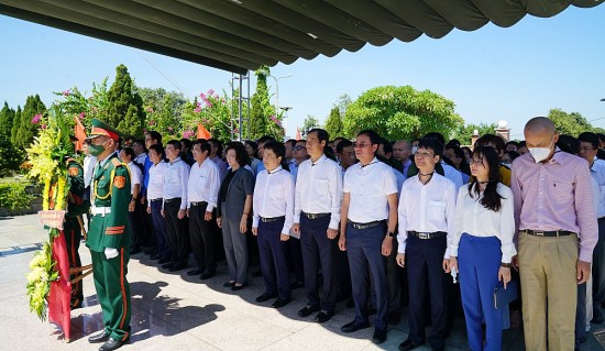 Tổng công ty Khí Việt Nam (PV GAS) thực hiện chương trình Đền ơn đáp nghĩa tại Đà Nẵng