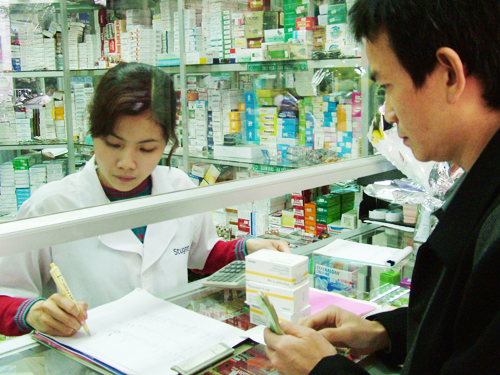 Yêu cầu Bộ Y tế tăng cường quản lý giá thuốc