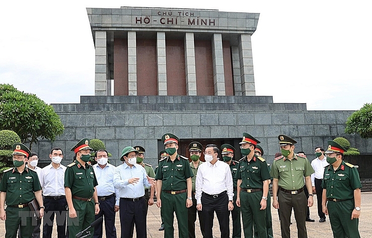 Thủ tướng Phạm Minh Chính kiểm tra công tác quản lý, vận hành, bảo đảm kỹ thuật Lăng Chủ tịch Hồ Chí Minh.