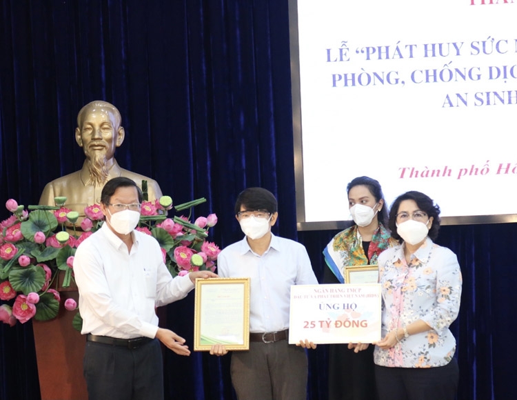 BIDV tiếp tục ủng hộ TP.Hồ Chí Minh 25 tỷ đồng để phòng, chống dịch Covid-19