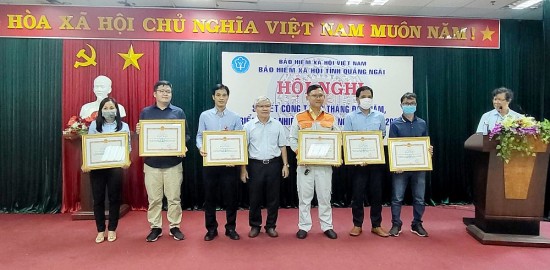 Lọc hóa dầu Bình Sơn nhận bằng khen của Tổng Giám đốc Bảo hiểm Xã hội Việt Nam
