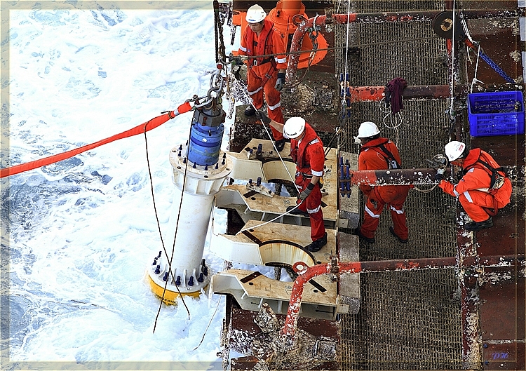 So 1_Người lao động dầu khí làm việc trên công trình biển (ảnh tư liệu)