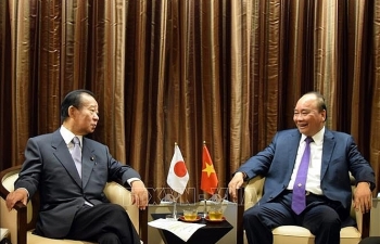 Thủ tướng tiếp Tổng Thư ký LDP và gặp đại diện cộng đồng trí thức Việt Nam tại Nhật Bản