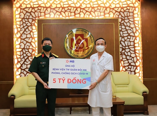 MB ủng hộ 5 tỷ đồng cho Bệnh viện Trung ương Quân đội 108