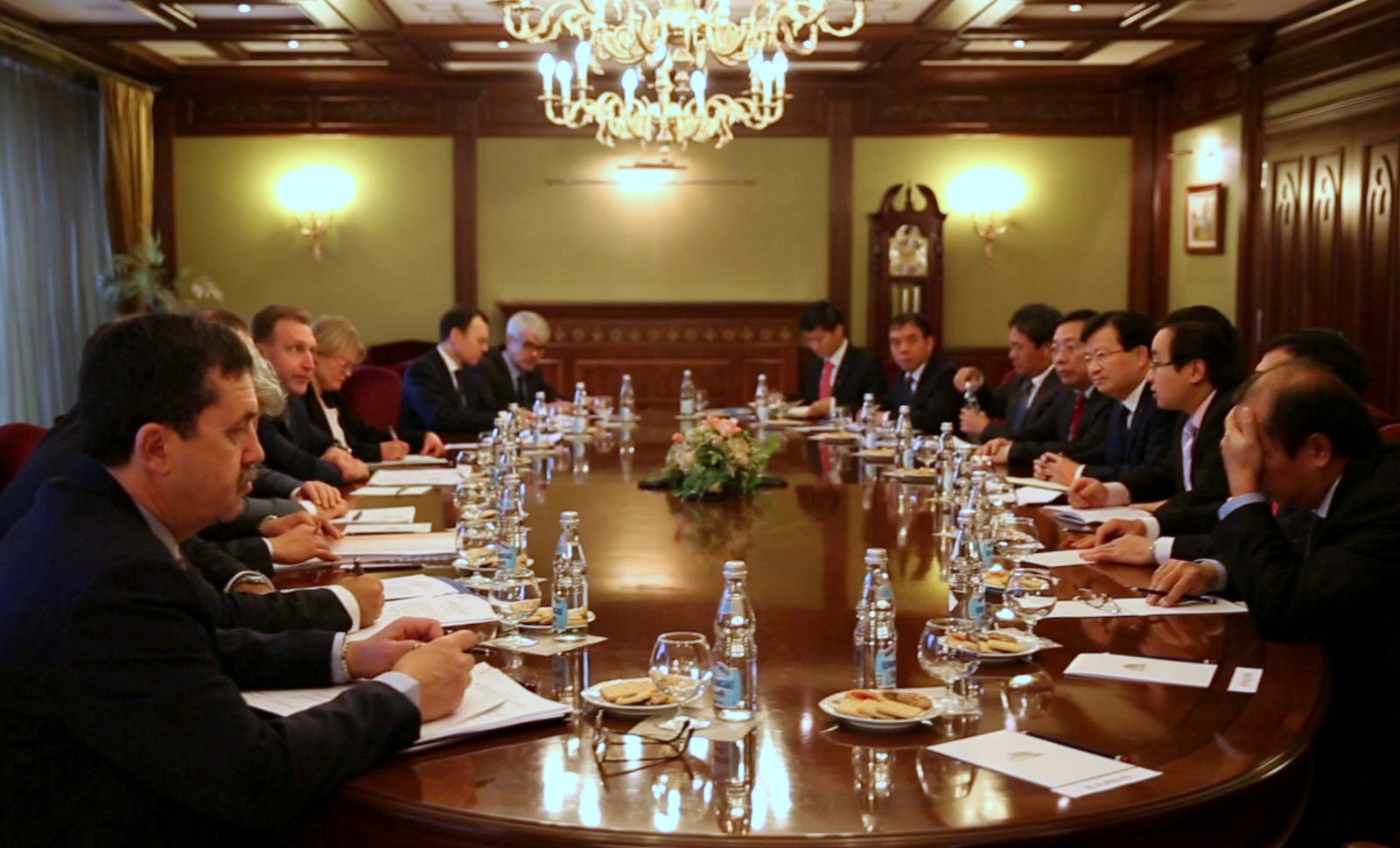 Thúc đẩy triển khai các dự án hợp tác kinh tế trọng điểm Việt - Nga