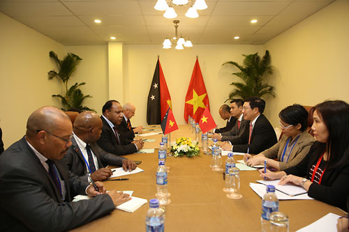 Phó Thủ tướng Phạm Bình Minh tiếp xúc song phương tại Tuần lễ Cấp cao APEC