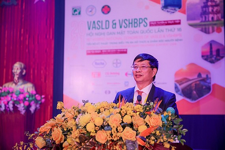 GS.TS. Lê Trung Hải, Chủ tịch Hội Gan Mật Việt Nam và Phân hội Phẫu thuật Gan Mật Tuỵ Việt Nam, phát biểu tại Hội nghị Gan Mật Toàn quốc lần thứ 16.